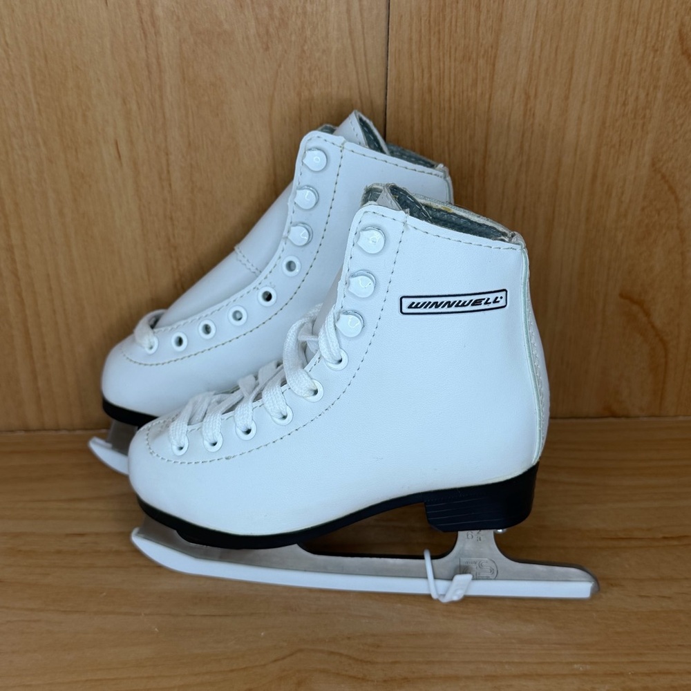 Winnwell Kid’s Figure Skates Size 8Y